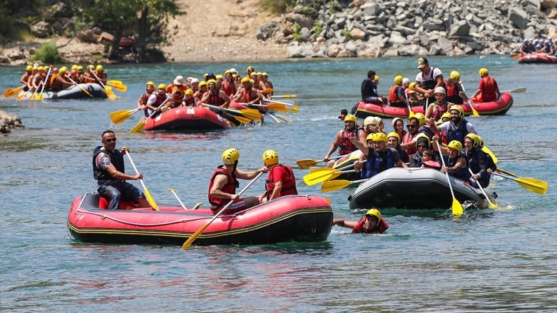 Rafting tutkunlarının adresi Köprüçay turist rekoruna gidiyor