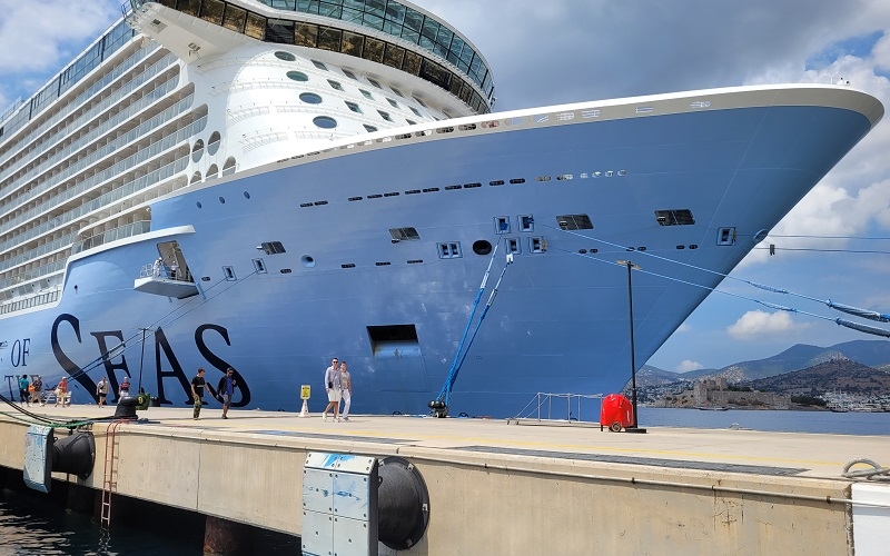 Bodrum, tarihinin en büyük yolcu gemisini karşıladı