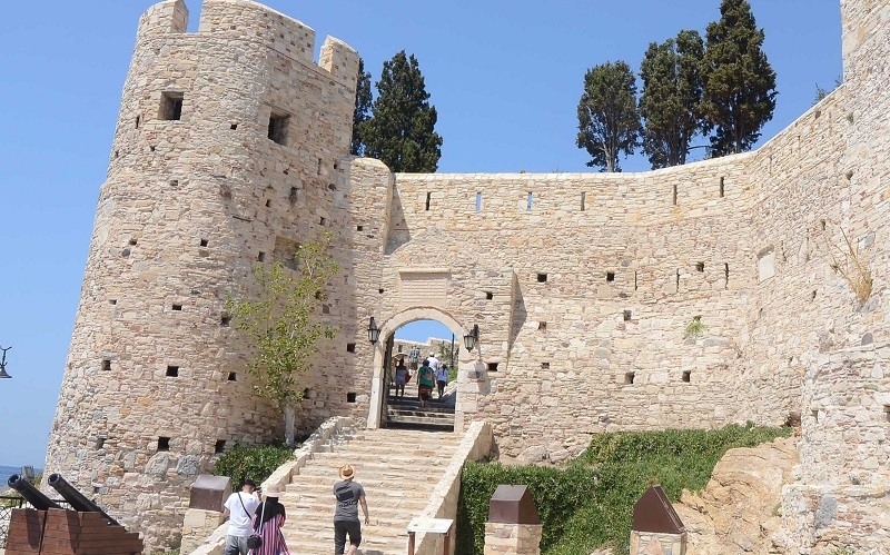 Kuşadası Güvercinada Kalesi