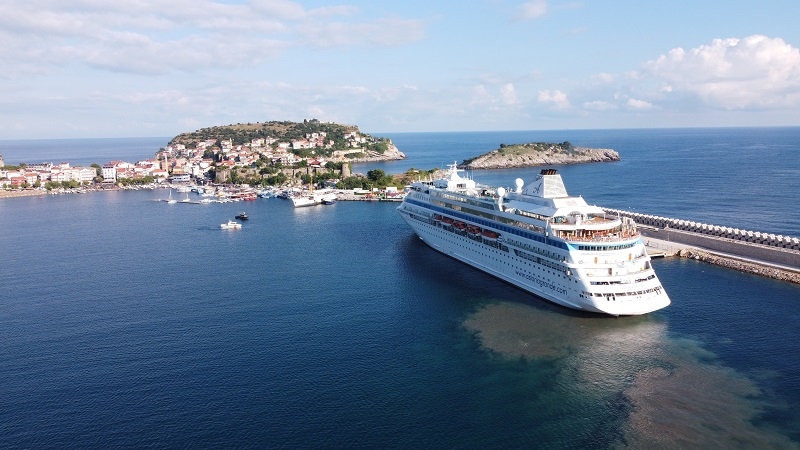 Amasra ilk kruvaziyer gemisini ağırladı
