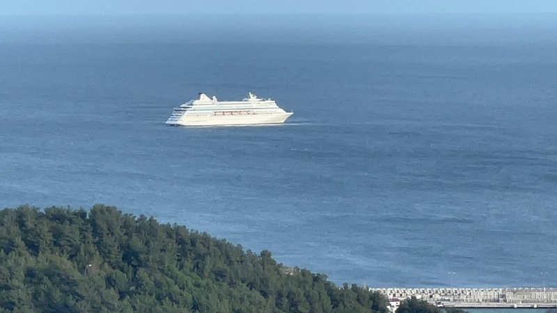 Amasra’ya gelen kruvaziyer liman usturmaçalarına çarptı