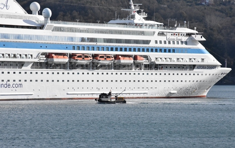 Limana çarpan kruvaziyer Amasra’da bekletilecek