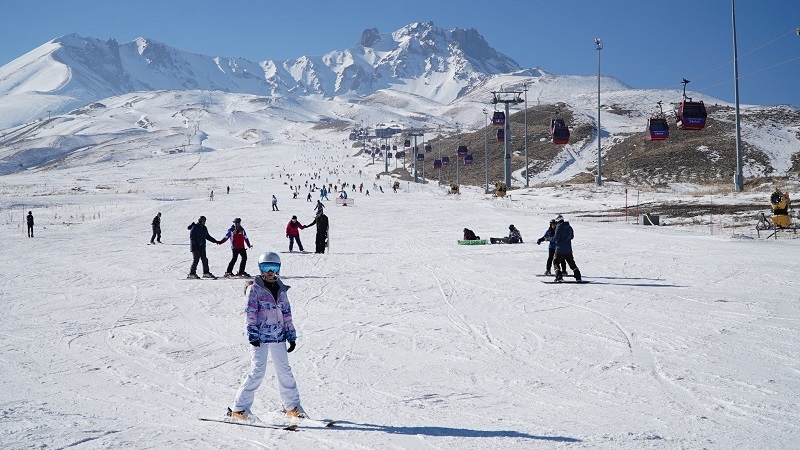 Erciyes hafta sonu 100 bin misafir ağırladı