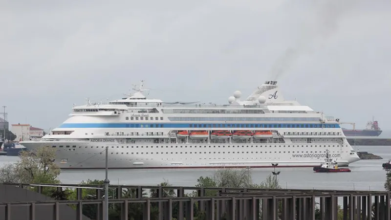 Rus turistleri taşıyan kruvaziyer 14 günde 3. kez Samsun’a geldi