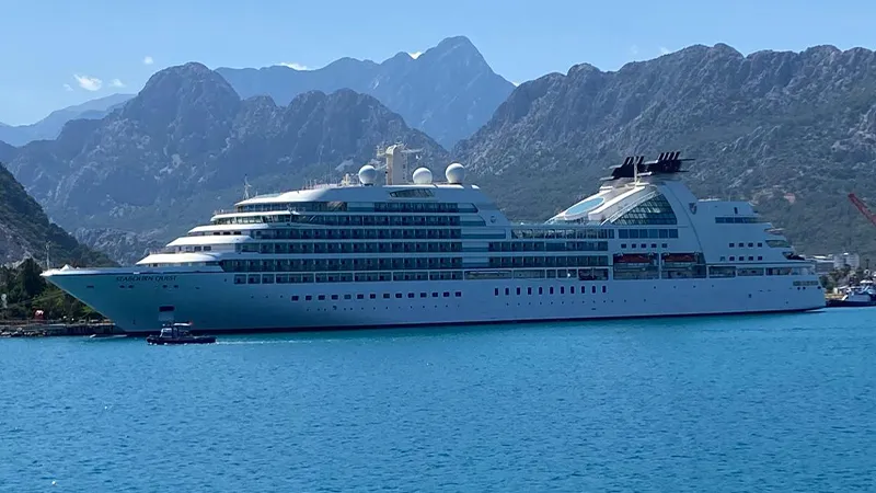 QTerminals Antalya Limanı, lüks yolcu gemisi Seabourn Quest’i ağırladı 