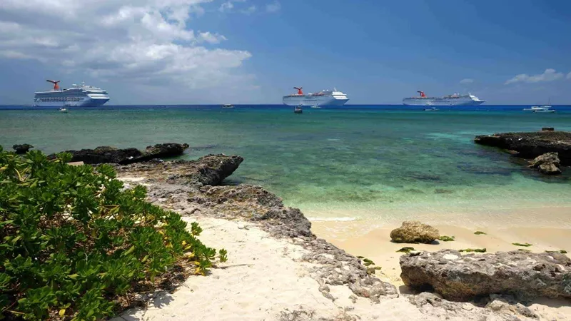 Cayman Adaları’nda halk cruise limanı projesine “Hayır” dedi