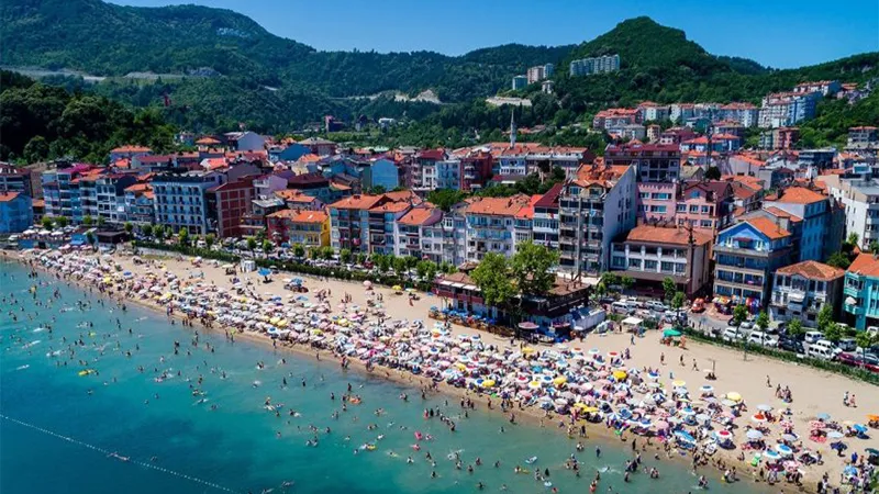 Amasra bayramda nüfusunun 40 katı turisti ağırladı