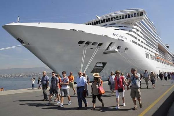 İzmir turizmine kruvaziyer darbesi