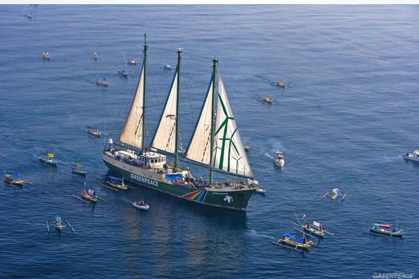  Greenpeace `nin gemisi İstanbul Boğazı`nda