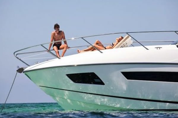 Bodrum`da balıkçı ve tur teknelerinin motor yat tepkisi