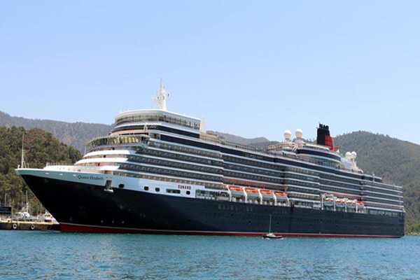 Queen Elizabeth gemisi Bodrum`a demirledi