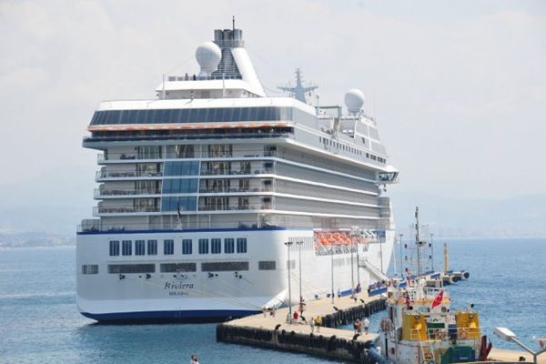 Ultra lüks yolcu gemisi Riviera, Alanya Limanı?ndaydı