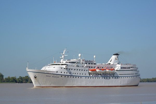 Ocean Majesty gemisi Yalta Limanı`na geldi