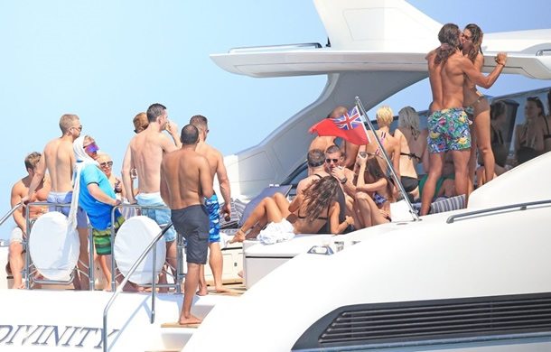 NBA yıldızından İbiza?da çılgın yat partisi
