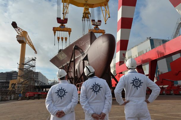 Dev gemi suya indirildi