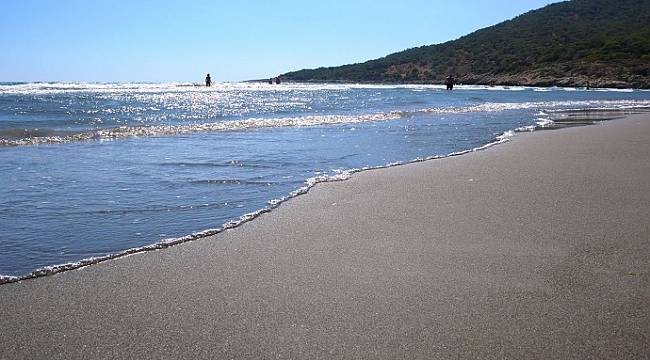 Mısır`da halk plaja indi, vatandaş denize giremez oldu