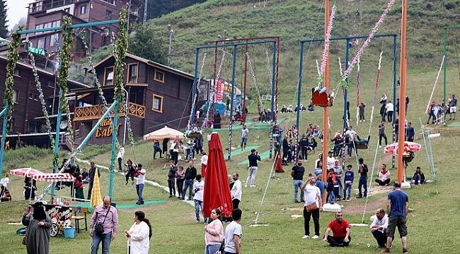 Ayder Yaylası?ndaki salıncaklar sökülüyor