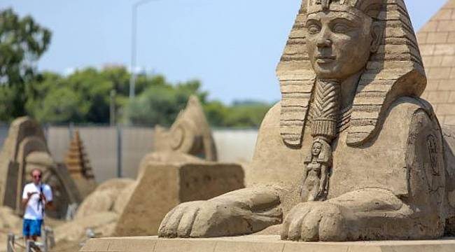 Orta Doğulu turistler kum heykellere hayran kaldı