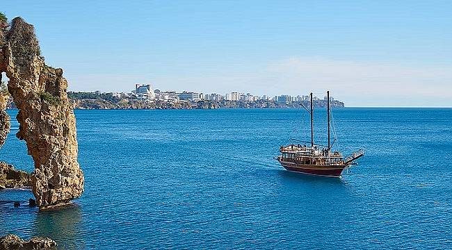 Antalya pandemiye rağmen 170 ülkeden turist ağırladı