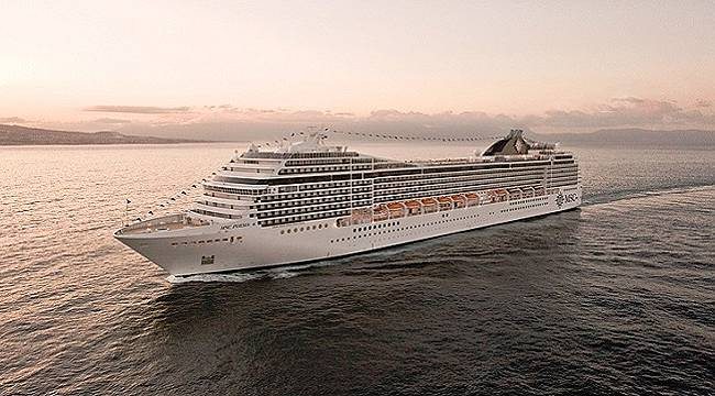 Gemilerde bekletilen mürettebat eylem başlattı