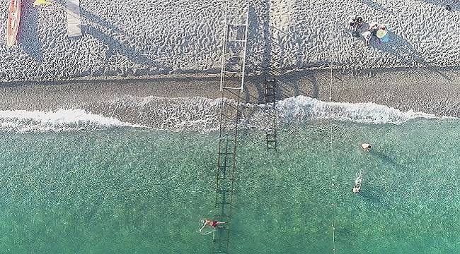 Konyaaltı sahili yeşile büründü 