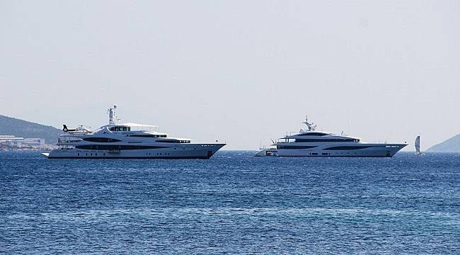 Milyon dolarlık yatlar ardı ardına Bodrum?a demir attı