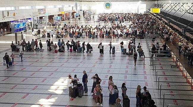 Pandemi sürecinde Antalya`ya gelen turist sayısı 1 milyonu aştı