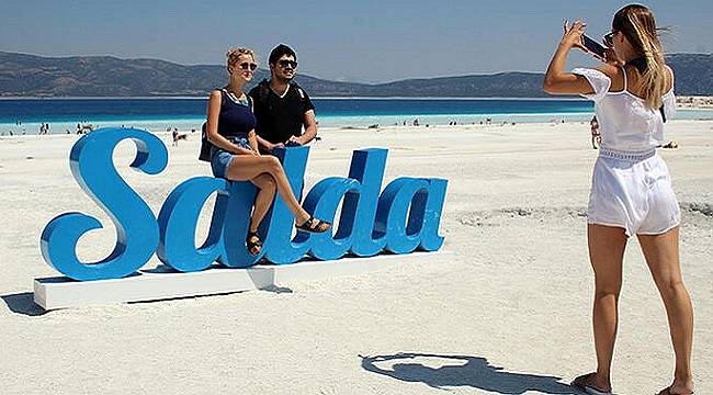 Salda`ya yoğun turist ilgisi