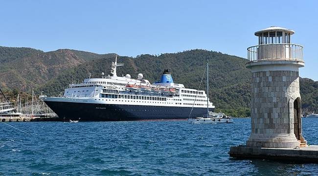 Dev yolcu gemisi sadece 7 saatliğine Marmaris?e geldi