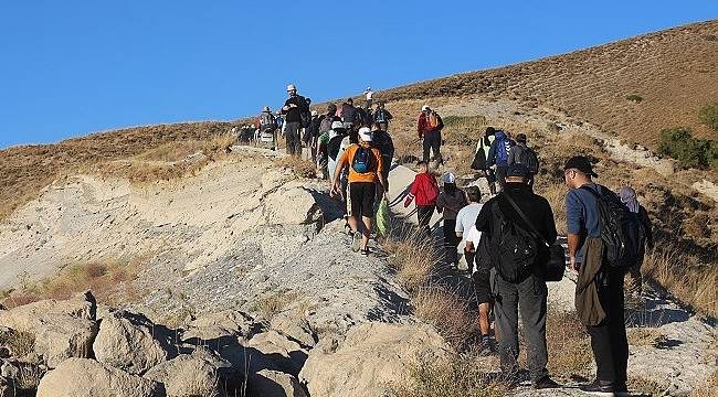 Nemrut Dağı`na farkındalık yürüyüşü 