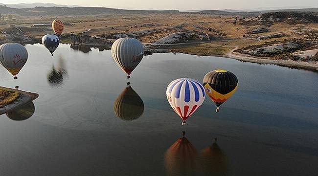 Sıcak hava balon uçuşları turizmcilerin yüzünü güldürdü